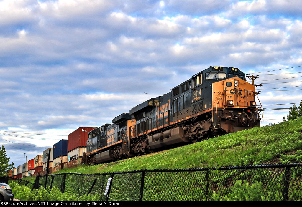 CSX 3014 on I-157